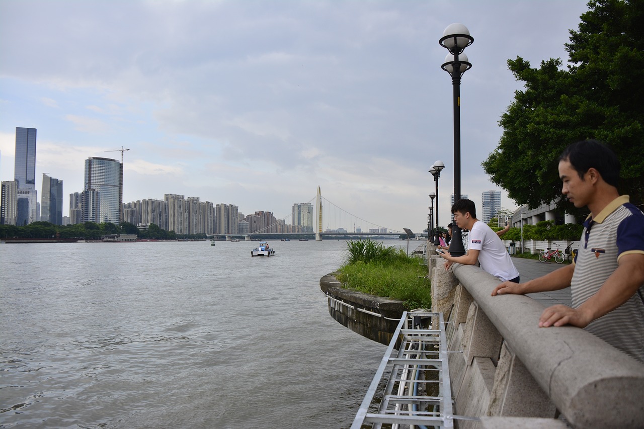 深圳市与广东省，活力四溢的繁荣之地